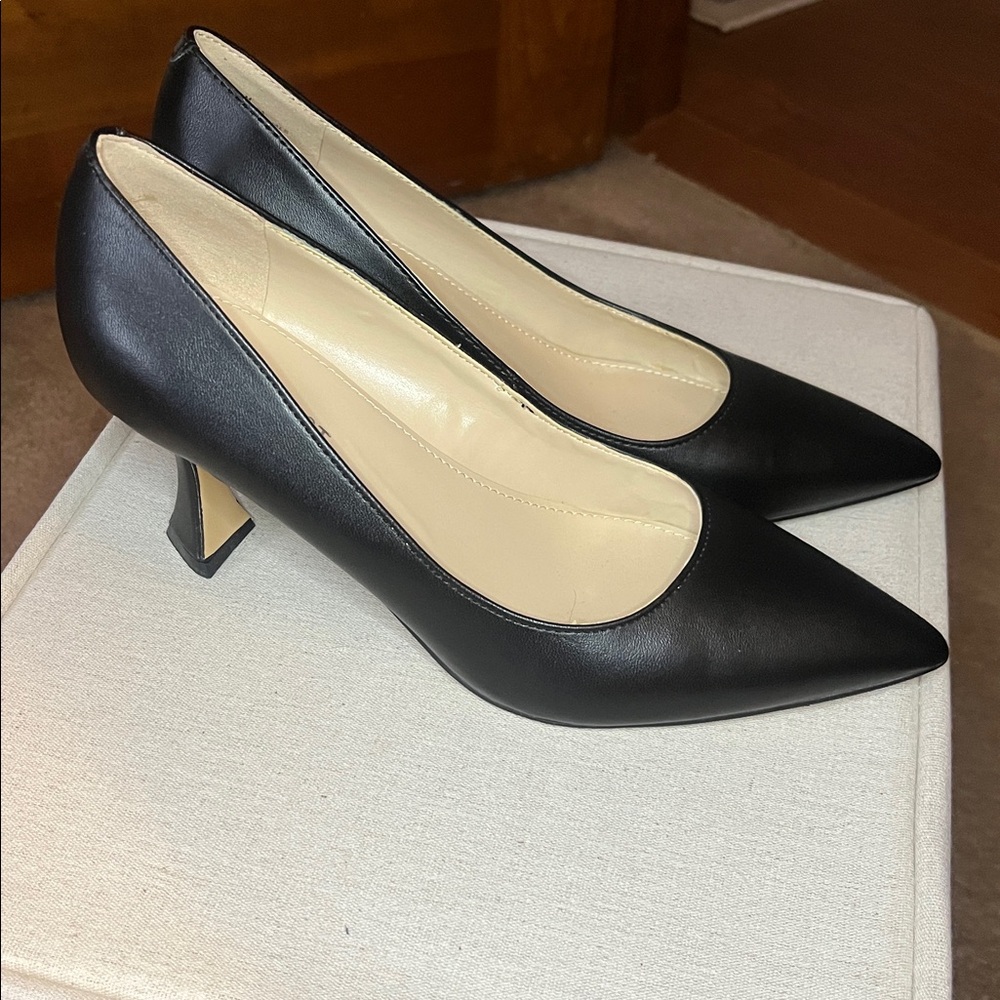 Nine West Classic Black pointed toe Heels-7.5M